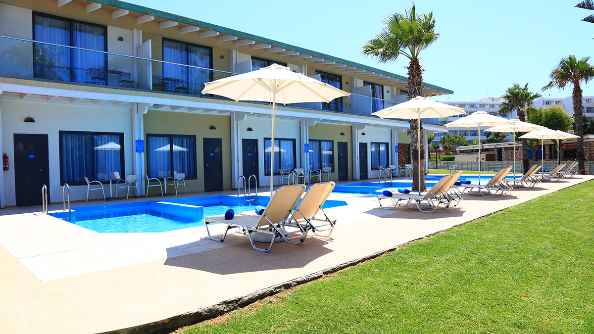 Bungalow Sharing Pool 